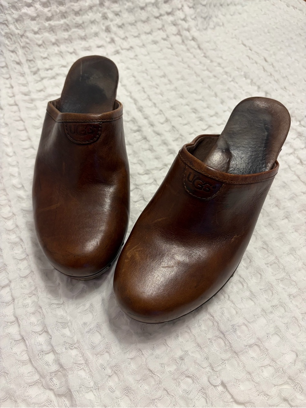 UGG women’s Abbie Dark Brown Leather Slip-On Mules with wooden heel size 8